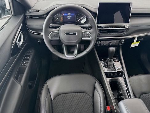 New 2026 Jeep Compass Latitude image 23