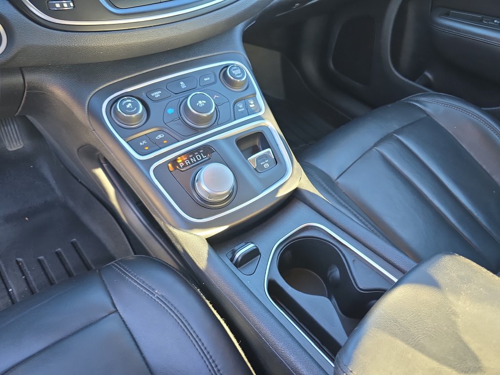 Used 2017 Chrysler 200 Limited Platinum FWD image 29