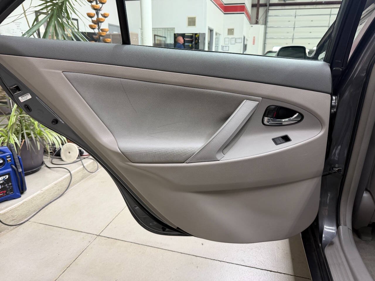Used 2009 Toyota Camry LE FWD image 12
