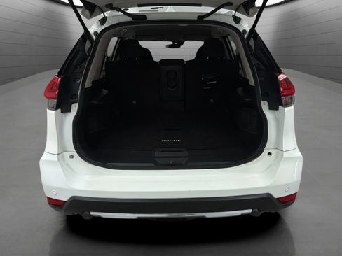 Used 2020 Nissan Rogue SV FWD image 18