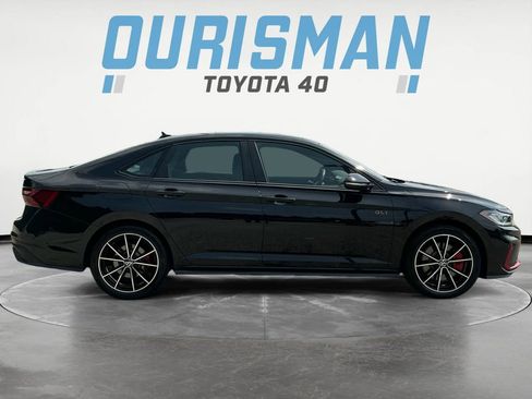 Used 2025 Volkswagen Jetta GLI Autobahn FWD image 8
