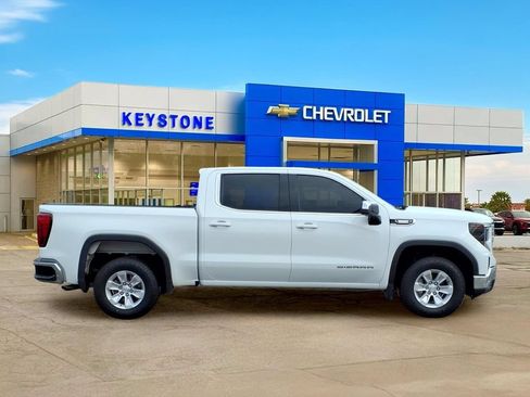 Used 2023 GMC Sierra 1500 SLE RWD image 8
