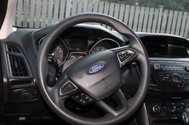 Used 2018 Ford Focus SE FWD image 17