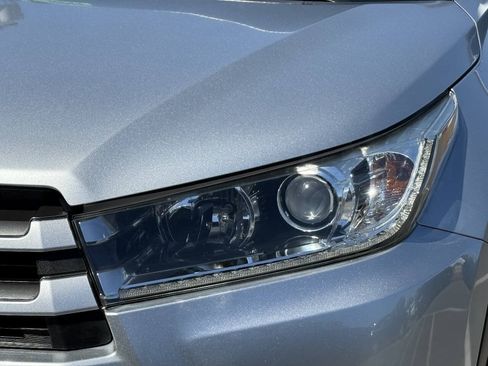 Used 2017 Toyota Highlander Limited Platinum AWD/4WD image 29