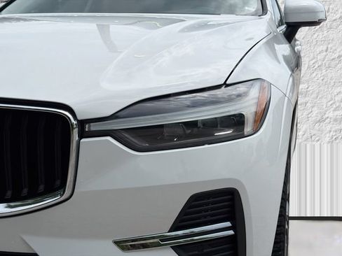 Used 2022 Volvo XC60 B5 Momentum w/ Protection Package Premier FWD image 9