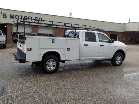 Used 2022 RAM 2500 Tradesman w/ Chrome Appearance Group AWD/4WD image 6
