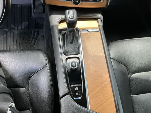 Used 2022 Volvo XC90 T6 Momentum w/ Advanced Package AWD/4WD image 25