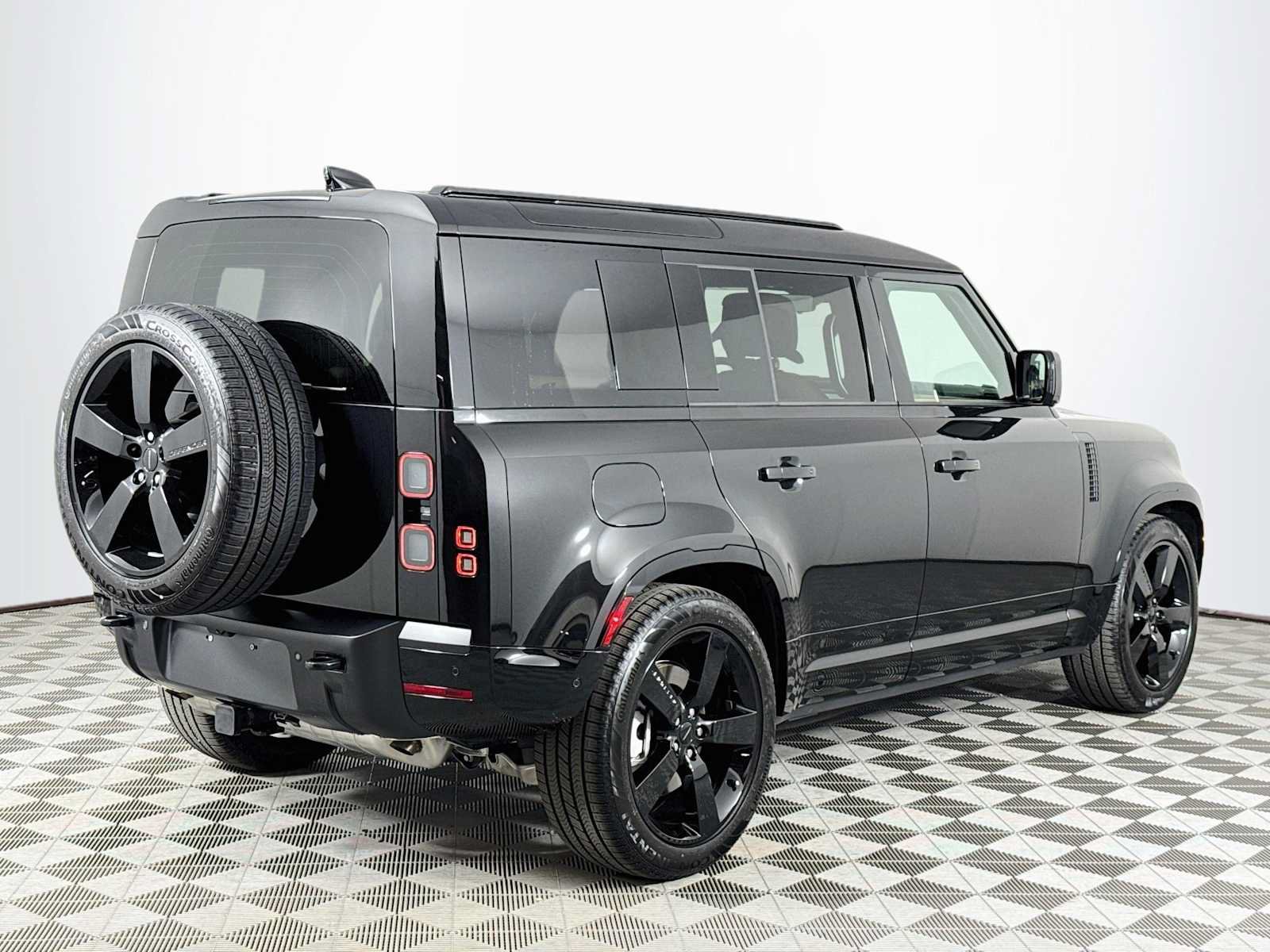 New 2026 Land Rover Defender 110 X-Dynamic SE AWD/4WD image 5