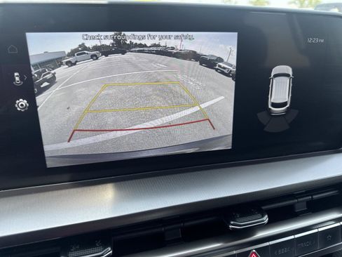Used 2025 Kia Telluride S FWD image 21