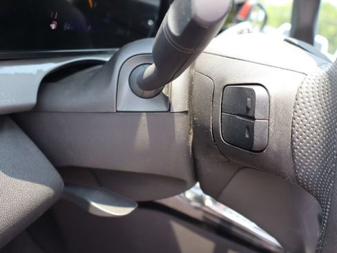 Used 2024 Chevrolet Trax LT FWD image 11