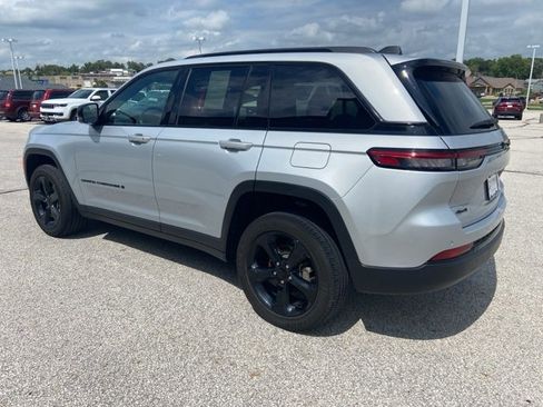 Used 2023 Jeep Grand Cherokee Altitude image 6