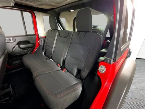 Used 2025 Jeep Wrangler Unlimited Rubicon w/ Convenience Group AWD/4WD image 21