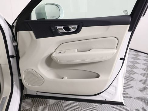 Certified 2022 Volvo XC60 B5 Momentum w/ Climate Package FWD image 21