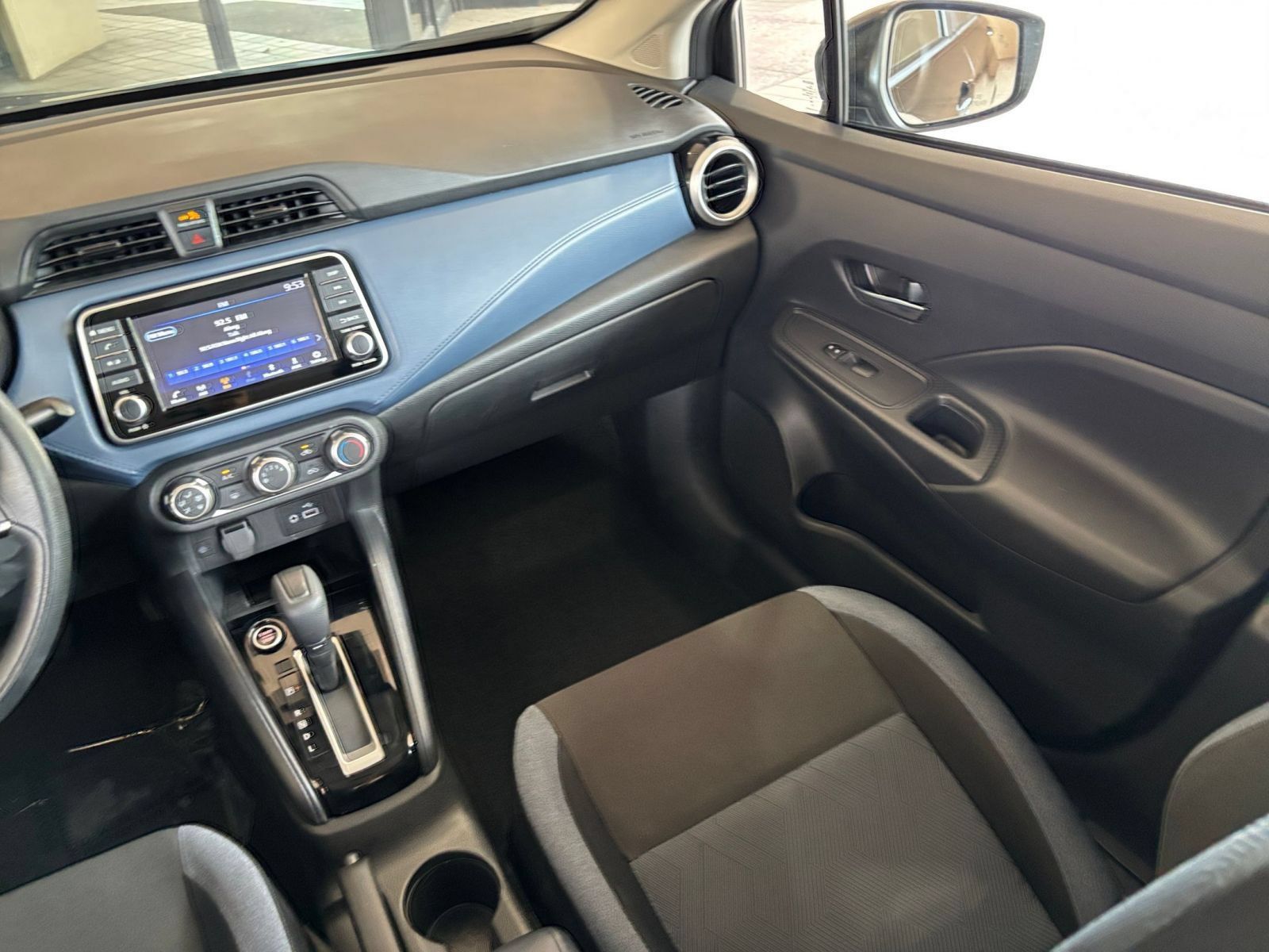 Used 2025 Nissan Versa SV FWD image 33