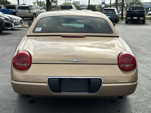 Used 2005 Ford Thunderbird RWD image 7