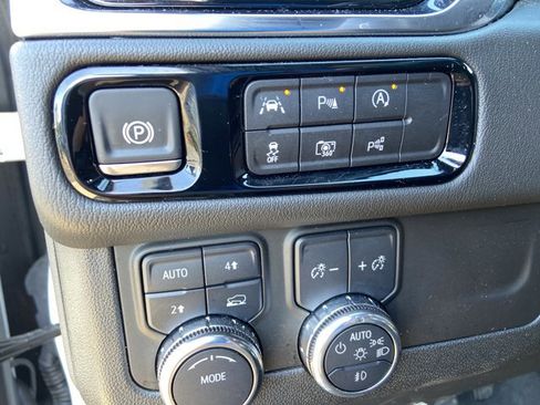 Used 2025 GMC Yukon XL Denali AWD/4WD image 49