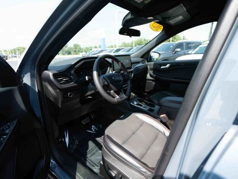 Used 2023 Ford Escape ST-Line w/ Tech Pack #1 AWD/4WD image 8