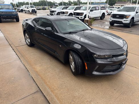 Used 2017 Chevrolet Camaro LT RWD image 3
