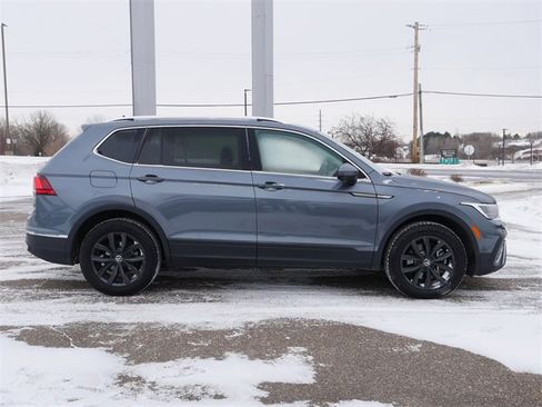 Certified 2024 Volkswagen Tiguan SE image 8