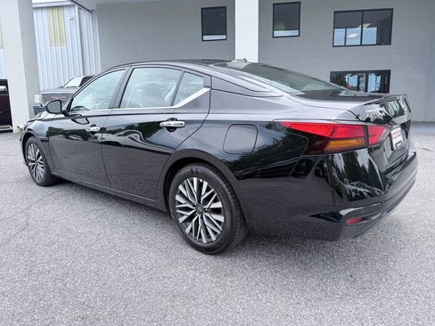 Used 2025 Nissan Altima 2.5 SV FWD image 7