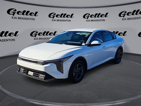Used 2025 Kia K4 LXS image 1