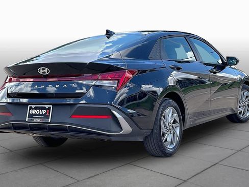 Used 2025 Hyundai Elantra Hybrid FWD image 13