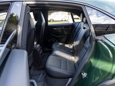 Certified 2025 Porsche Macan Electric image 41