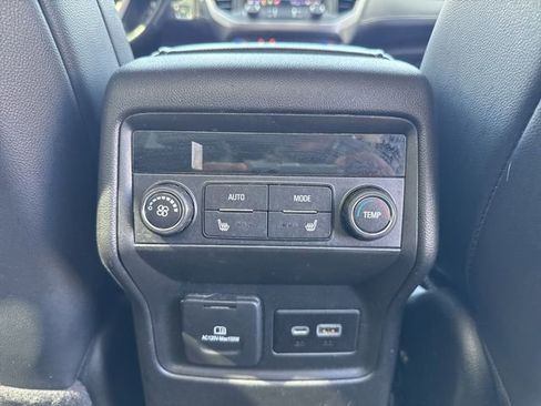 Used 2022 GMC Acadia SLT w/ Elevation Edition image 21