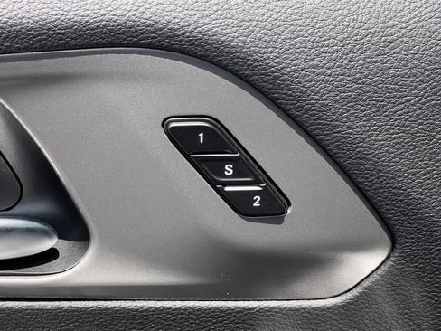 Used 2025 Chrysler Pacifica Select FWD image 17