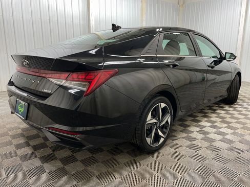 Used 2023 Hyundai Elantra Limited w/ Preferred Accessory Package FWD image 18