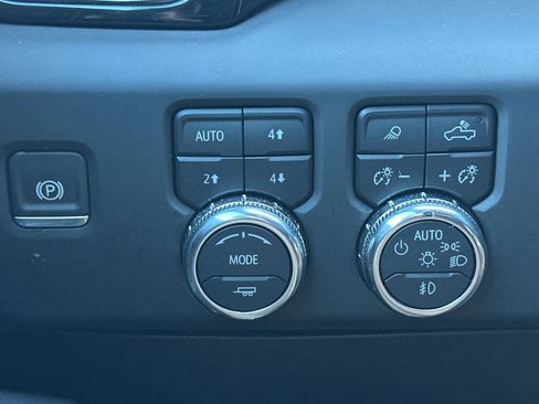 Used 2025 GMC Sierra 2500 AT4 w/ AT4 Premium Plus Package image 41