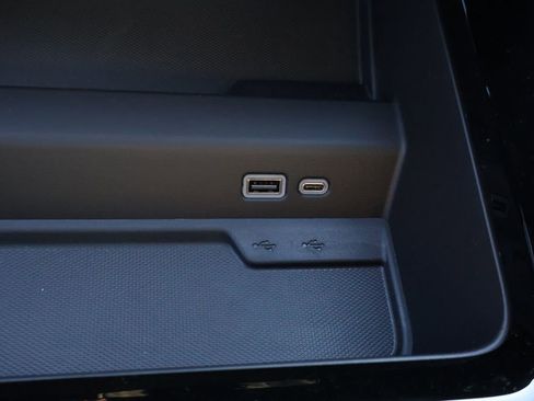 New 2026 Chevrolet Suburban RST image 33