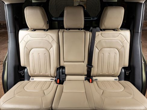 Used 2020 Land Rover Defender 110 HSE image 30