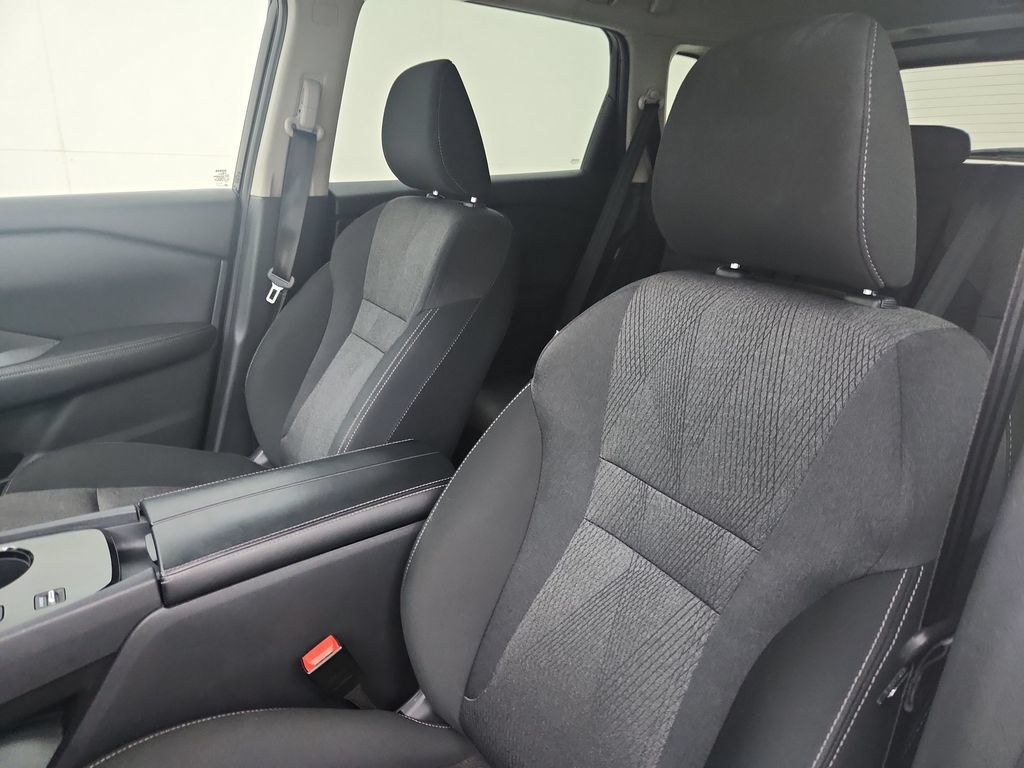 Used 2025 Nissan Rogue SV FWD image 19