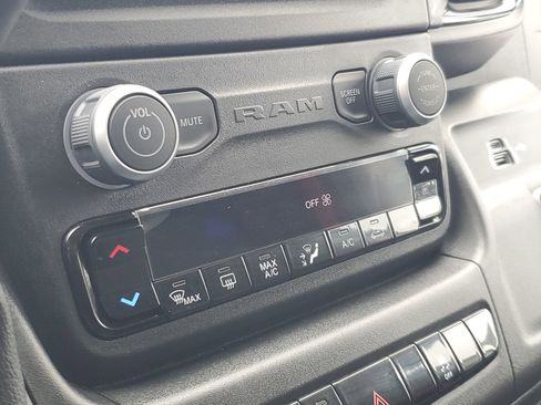 Used 2025 RAM ProMaster 2500 w/ Convenience Group image 15