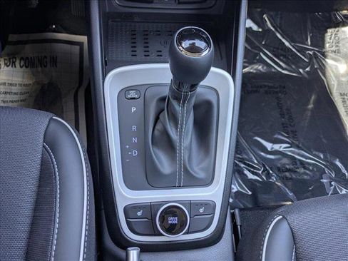 New 2025 Hyundai Venue Limited image 15