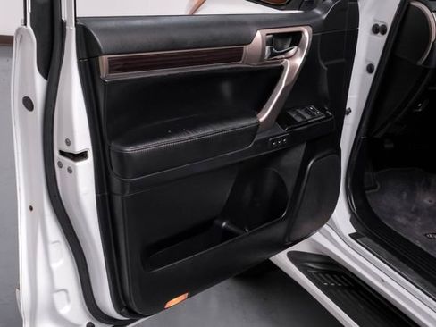 Used 2015 Lexus GX 460 image 38