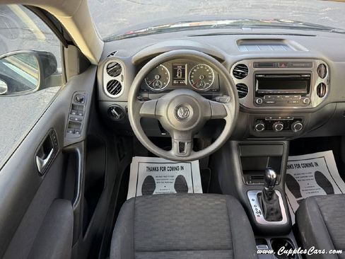 Used 2012 Volkswagen Tiguan S image 17