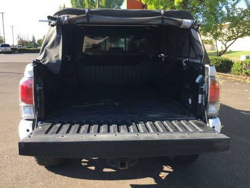 Used 2021 Toyota Tacoma TRD Sport w/ TRD Premium Sport Package AWD/4WD image 6