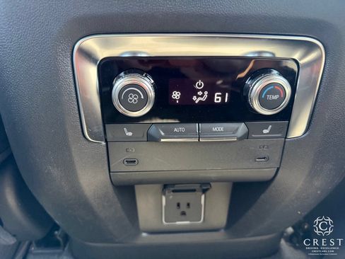 Used 2025 GMC Yukon Denali w/ Sun & Power Step Package AWD/4WD image 21