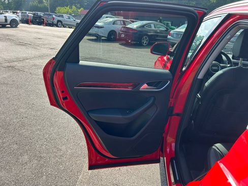 Used 2018 Audi Q3 2.0T Premium Plus w/ Premium Plus Package AWD/4WD image 16