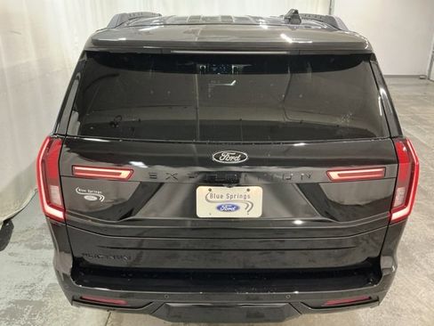 New 2026 Ford Expedition Platinum image 4
