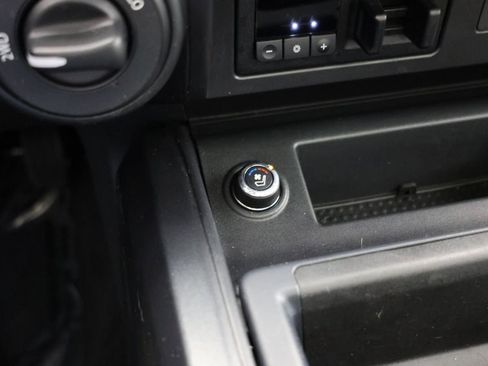 Used 2023 Nissan Titan PRO-4X w/ Pro-4x Convenience Package image 9