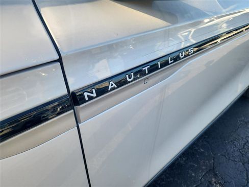 New 2026 Lincoln Nautilus Premier image 10