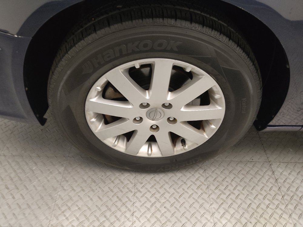 Used 2015 Chrysler Town & Country Touring FWD image 31