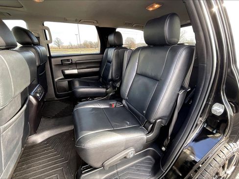 Used 2018 Toyota Sequoia SR5 image 18