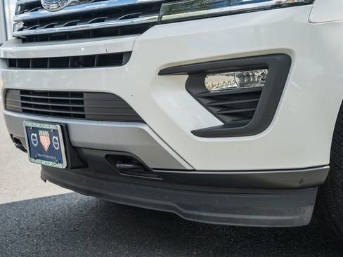 Used 2020 Ford Expedition XLT w/ Equipment Group 202A AWD/4WD image 16