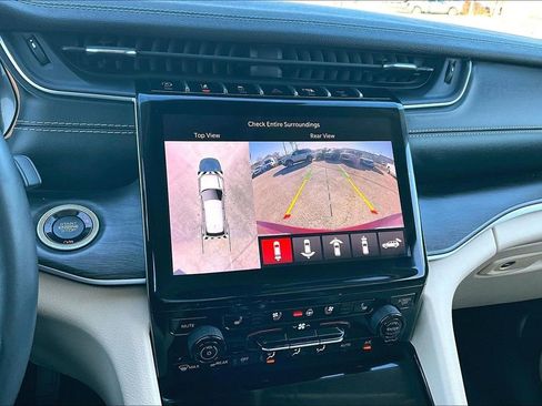 Used 2022 Jeep Grand Cherokee Limited w/ Luxury Tech Group II image 21