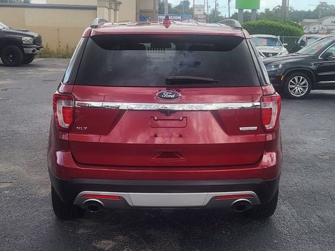 Used 2017 Ford Explorer XLT w/ Equipment Group 202A FWD image 5