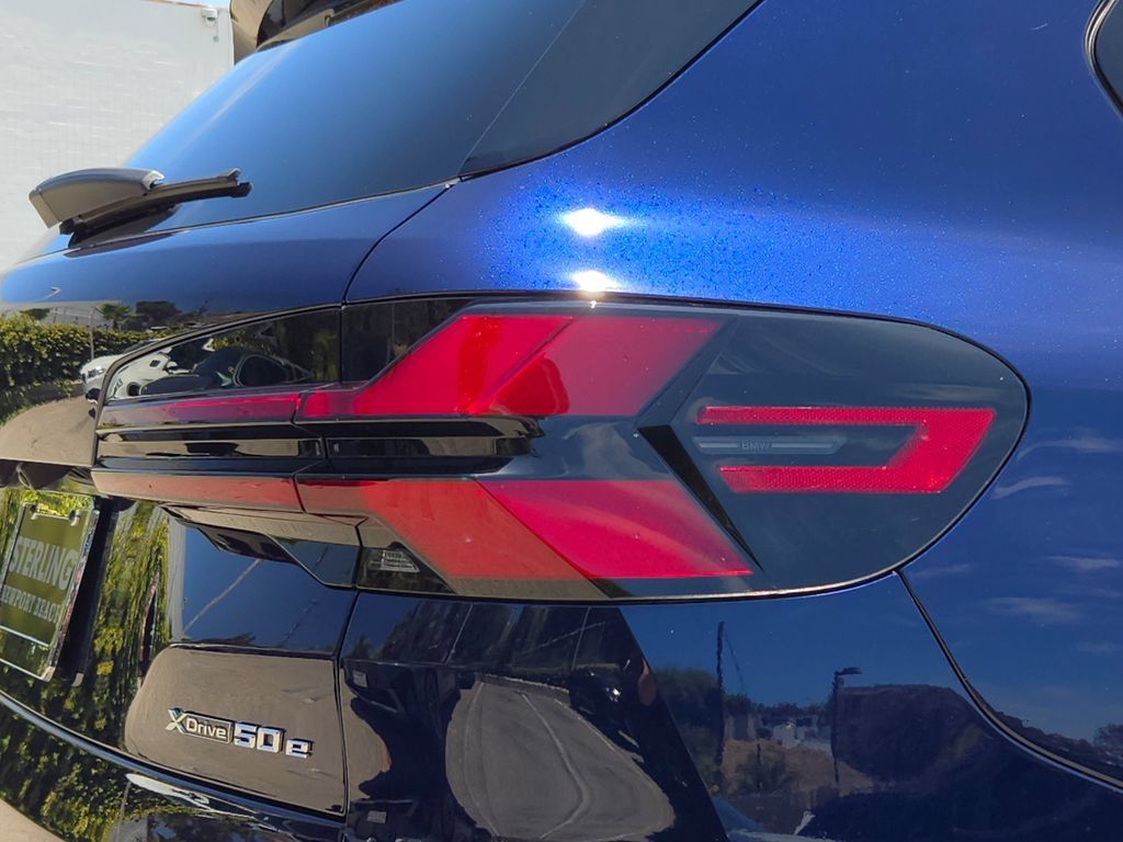 New 2026 BMW X5 xDrive50e w/ M Sport Package AWD/4WD image 5